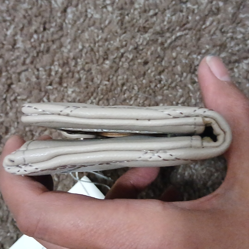 NWT Halston Quilted Cream Mini Wallet - Picture 4 of 12